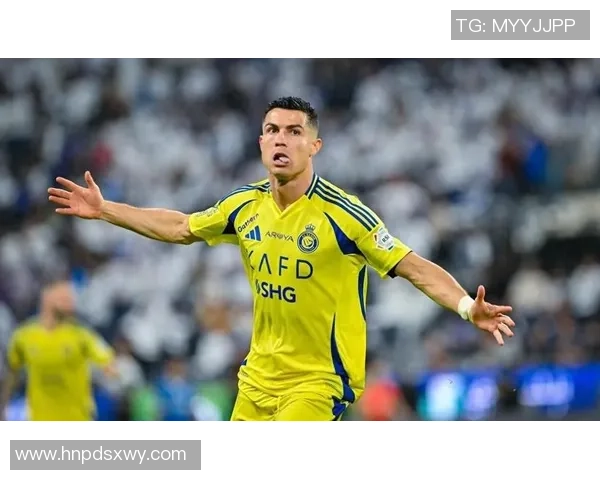 回顾足球中场大师们的辉煌岁月与传奇足迹，探索他们如何主宰赛场