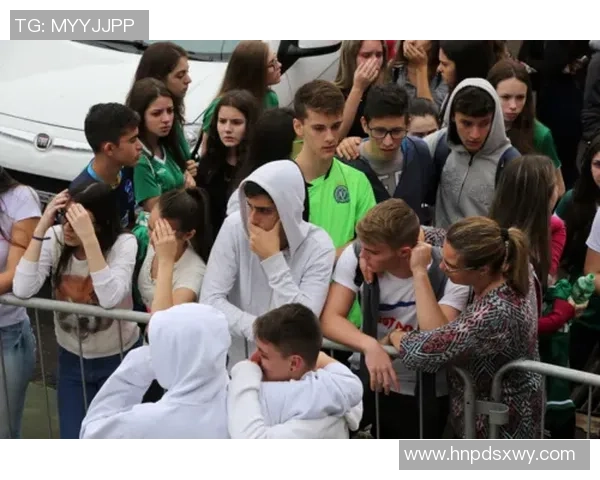足球巨星遭遇罕见空难悲剧坠机事件引发全球球迷无限哀思