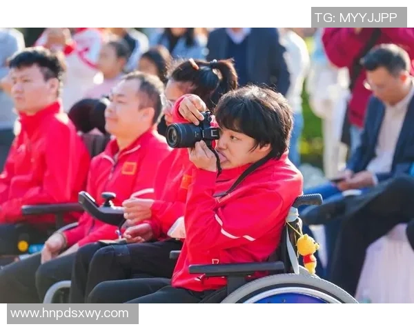 足球星光与坚韧之魂：残疾人追梦故事背后的无限可能